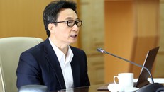 Phó thủ tướng Vũ Đức Đam chủ trì cuộc họp của Ban chỉ đạo quốc gia sáng 27/4. 