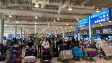 Hành khách Việt Nam tại san bay DUbai trưa ngày 2/5
