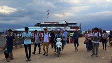 Cần ngăn chặn nạn chèo kéo khách du lịch ở huyện đảo Lý Sơn