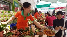 Hệ thống siêu thị lớn quảng bá vải thiều Việt Nam. Ảnh: VGP/Đỗ Hương