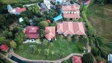 Chùa Nga Hoàng nhìn từ trên cao.