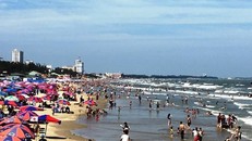 Nên tuân thủ khoảng cách khi đi biển.