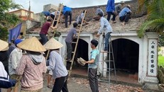 Phát hiện cuốn kinh Di Đà thời Tự Đức dưới chân tượng Phật