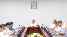 Chủ tịch UBND TP Đà Nẵng Huỳnh Đức Thơ chủ trì cuộc họp khần với các cơ quan chức năng thành phố.