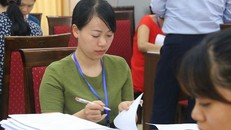 Chấm bài thi (ảnh minh họa).