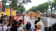 Người dân Hà Nội hào hứng với các hoạt động chào mừng Đại lễ 1010 năm Thăng Long - Hà Nội.