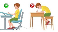 Chú ý rèn cho trẻ tư thế ngồi học đúng để tránh bị cong vẹo cột sống.