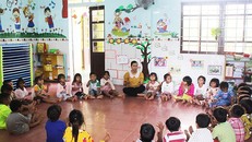 Giờ học tiếng Việt tăng cường của các bé lớp mẫu giáo lớn, Trường mầm non xã Thanh, huyện Hướng Hóa (Quảng Trị).