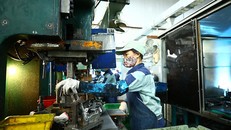 Nâng nhẹ dự báo tăng trưởng kinh tế