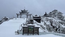 Vì sao xảy ra mưa tuyết trên đỉnh Fansipan ngày cận Tết?