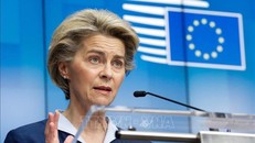 Trong ảnh: Chủ tịch Ủy ban châu Âu (EC) Ursula von der Leyen phát biểu trong cuộc họp báo ở Brussels, Bỉ ngày 27/2/2021.