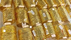 Giá vàng thế giới tăng mạnh trong phiên giao dịch cuối tuần. (Ảnh minh hoạ)