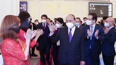 Chủ tịch nước Nguyễn Xuân Phúc gặp gỡ đại diện cộng đồng Việt Nam tại Liên bang Nga. 