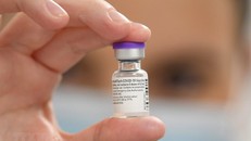 Vaccine Pfizer là một trong số hai loại vaccine phòng COVID-19 được sử dụng tiêm cho trẻ em từ 5 đến dưới 12 tuổi. (Ảnh minh hoạ) 