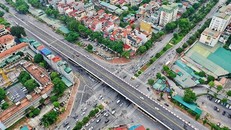 Cầu vượt nút giao Nguyễn Văn Huyên - Hoàng Quốc Việt.