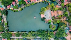 Chùa Thầy nhìn từ trên cao.