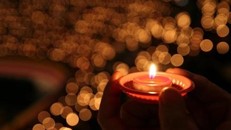 Ý nghĩa của việc cúng dường đèn trong Phật Giáo