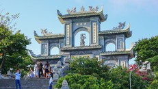 Chiêm ngưỡng vẻ đẹp hữu tình của chùa Linh Ứng trên bán đảo Sơn Trà (Đà Nẵng)