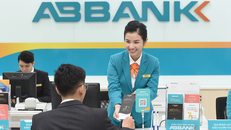 Lợi nhuận 'mỏng', ABBank vẫn cho vay tiền để làm du lịch