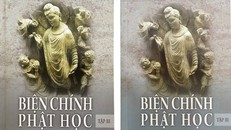 Nhìn vào hai bản sách thật (phải) và sách giả (trái), người đọc rất khó có thể phân biệt được.