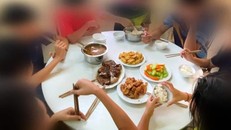 Một bữa ăn được cho là có giá 800 nghìn đồng cho 8 VĐV của đội tuyển bóng bàn trẻ Quốc gia.