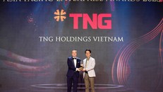 Ông Trần Tuấn Việt – đại diện TNG Holdings Vietnam nhận giải thưởng “Doanh nghiệp xuất sắc châu Á”.