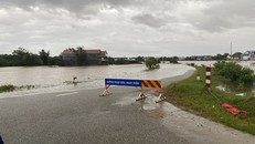 Tại Thừa Thiên Huế xảy ra mưa đặc biệt lớn, gây ngập lụt trên diện rộng.