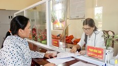 Giải quyết thủ tục hành chính tại Bộ phận một cửa tại huyện Kim Bảng, tỉnh Hà Nam. (Ảnh minh hoạ)