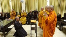 Tu sĩ Thích Nhuận Nghi nhận lỗi và sám hối trước Ban Thường trực Ban Trị sự Giáo hội Phật giáo Việt Nam tỉnh Đồng Nai sáng ngày 12/1. (Ảnh: Ban Thường trực Ban Trị sự Giáo hội Phật giáo Việt Nam tỉnh Đồng Nai)