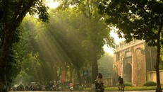 Thủ đô Hà Nội trưa chiều hửng nắng nhờ thời tiết tăng nhiệt