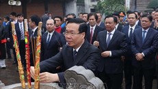 Chủ tịch nước Võ Văn Thưởng dâng hương tại Di tích quốc gia đặc biệt Cổ Loa.