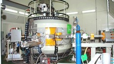Máy gia tốc 30 MeV dùng để sản xuất dược chất phóng xạ tại Bệnh viện Trung ương Quân đội 108.