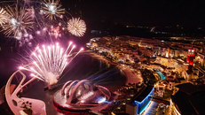 Show diễn pháo hoa nghệ thuật hàng đêm tại Thị trấn Hoàng Hôn, Phú Quốc.