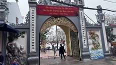 Di tích Quốc gia Phủ Tây Hồ từ lâu vốn nổi tiếng là nơi linh thiêng bậc nhất trong hệ thống đền, chùa giữa lòng Thủ đô Hà Nội. 