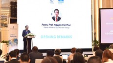 Thứ trưởng Bộ GD-ĐT Nguyễn Văn Phúc phát biểu tại Hội thảo.