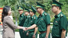 Quyền Chủ tịch nước Võ Thị Ánh Xuân thăm, tặng quà tại Tây Ninh