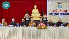 Chư tôn Thường trực Ban Trị sự TP.Buôn Ma Thuột chủ tọa hội nghị.