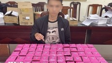 Đối tượng Trần Thượng Nhật cùng tang vật.