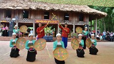 Xóm Lũy Ải, xã Phong Phú, huyện Tân Lạc là điểm du lịch cộng đồng thu hút nhiều du khách.