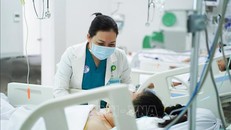 Bác sĩ Bệnh viện Chợ Rẫy điều trị cho bệnh nhân viêm não tự miễn MNDAR. 