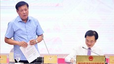 Thứ trưởng Bộ Y tế Đỗ Xuân Tuyên trả lời các câu hỏi của phóng viên. 
