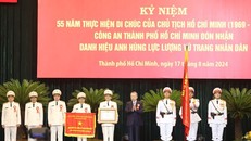 Tổng Bí thư, Chủ tịch nước Tô Lâm trao danh hiệu Anh hùng Lực lượng vũ trang nhân dân cho Công an TPHCM.