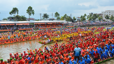 Lễ hội đua ghe Ngo của đồng bào Khmer tại Sóc Trăng.