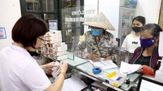 Cấp phát thuốc cho bệnh nhân. (Ảnh minh hoạ)