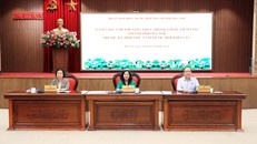 Bí thư Thành ủy Bùi Thị Minh Hoài và các đồng chí chủ trì buổi làm việc.