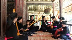 Một buổi sinh hoạt của các thành viên Câu lạc bộ hát Then, đàn Tính xã Tân Trào (Sơn Dương, Tuyên Quang). 