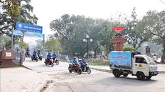 Đoàn diễu hành tuyên truyền đảm bảo giữ gìn trật tự an toàn giao thông. 