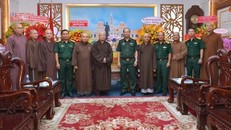 BTS Phật giáo TP.HCM thăm, chúc mừng Bộ Tư lệnh TP dịp 22/12