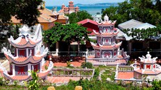 Ngôi chùa ở Mũi Né lưu giữ nhiều hiện vật cổ