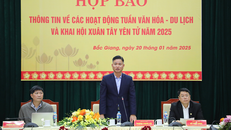 Giám đốc Sở Văn hóa, Thể thao và Du lịch Trương Quang Hải; Phó Giám đốc Sở Văn hóa, Thể thao và Du lịch Đỗ Tuấn Khoa; Phó Giám đốc Sở Thông tin và Truyền thông Dương Đại Lâm chủ trì họp báo. 